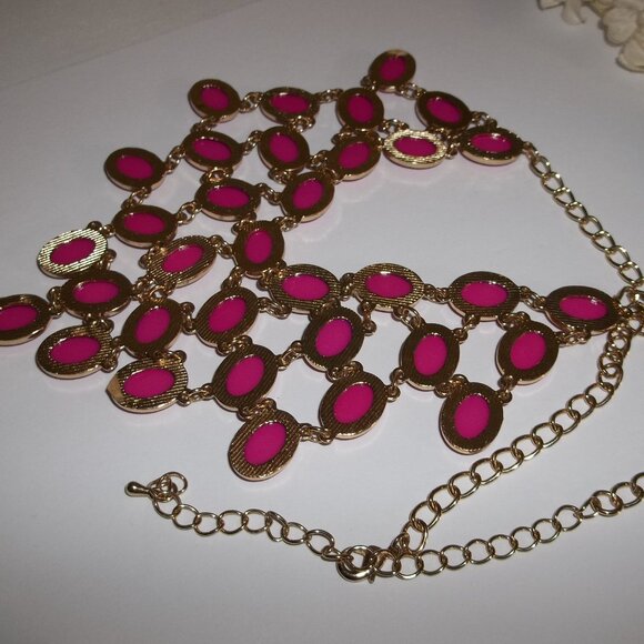Pink and Gold Statement Necklace Fashion Accessory Costume Jewelry Large Big E20 - Picture 4 of 4